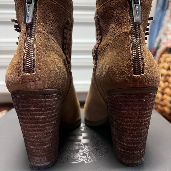 Vince Camuto Fretzia boots. Size 6.5 - Picture 3 of 6